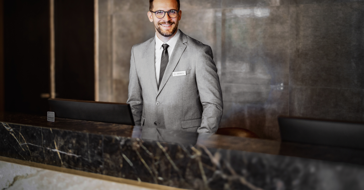 1448293777_Male-Receptionist-Looking-Camera_Potrait_Hospitality_Getty.tif