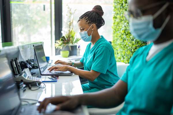 1340046590_African-american-nurses-working-on-laptop-computer_DayinLife_Healthcare_Getty