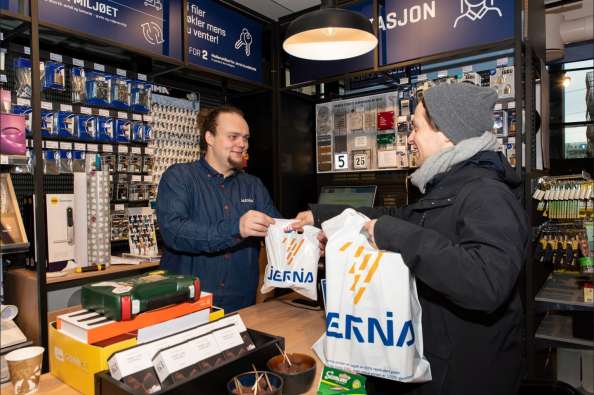 Man buying Jernia products