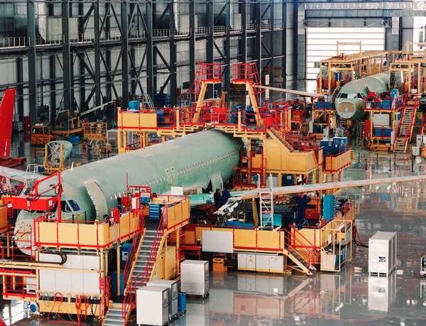 000018259292_erp-aircraft-assembly-line_iStock_585x448