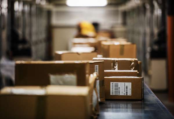 shipping packages distribution warehouse