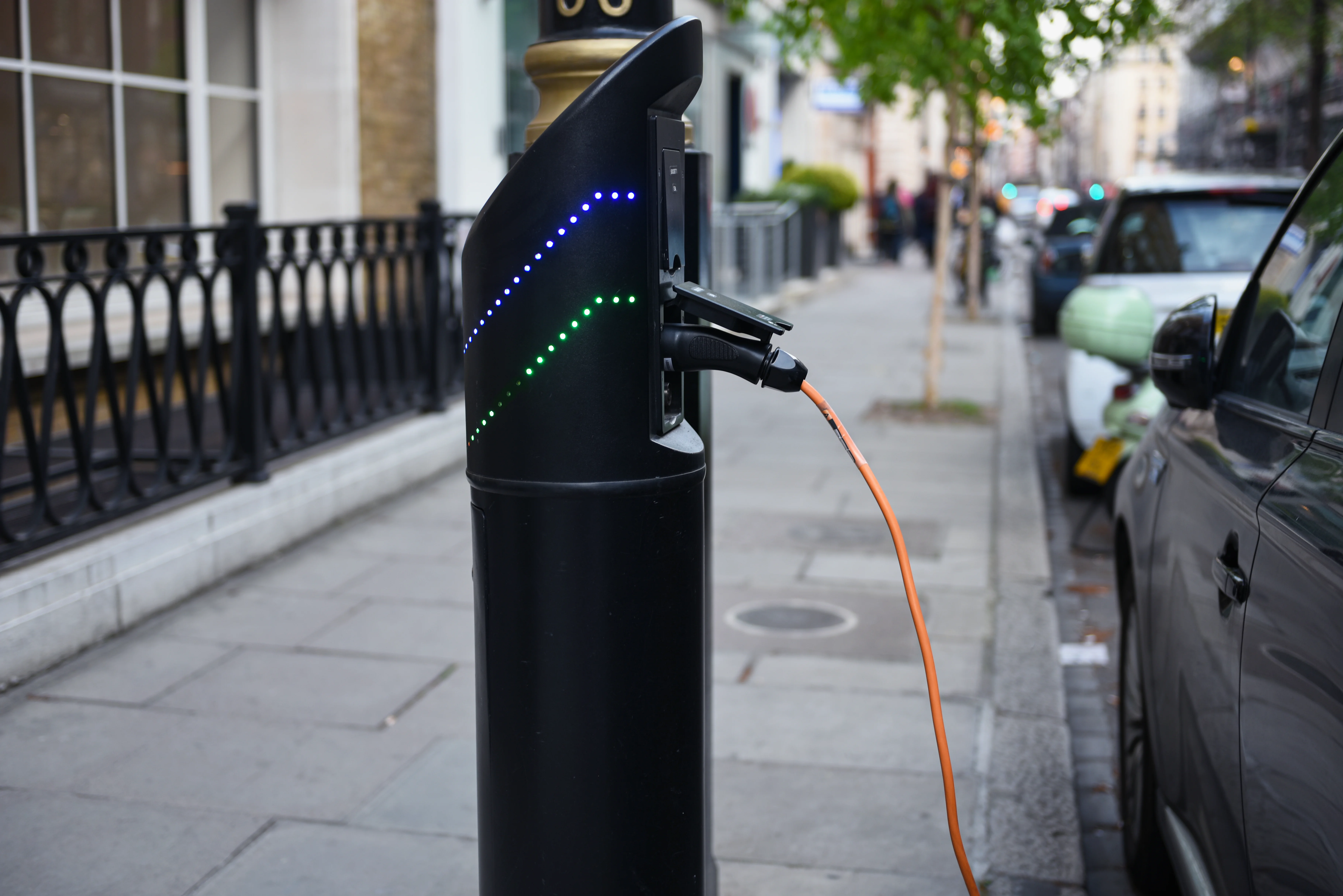 1206199856_Getty_Electric-car-charging-point-London-UK