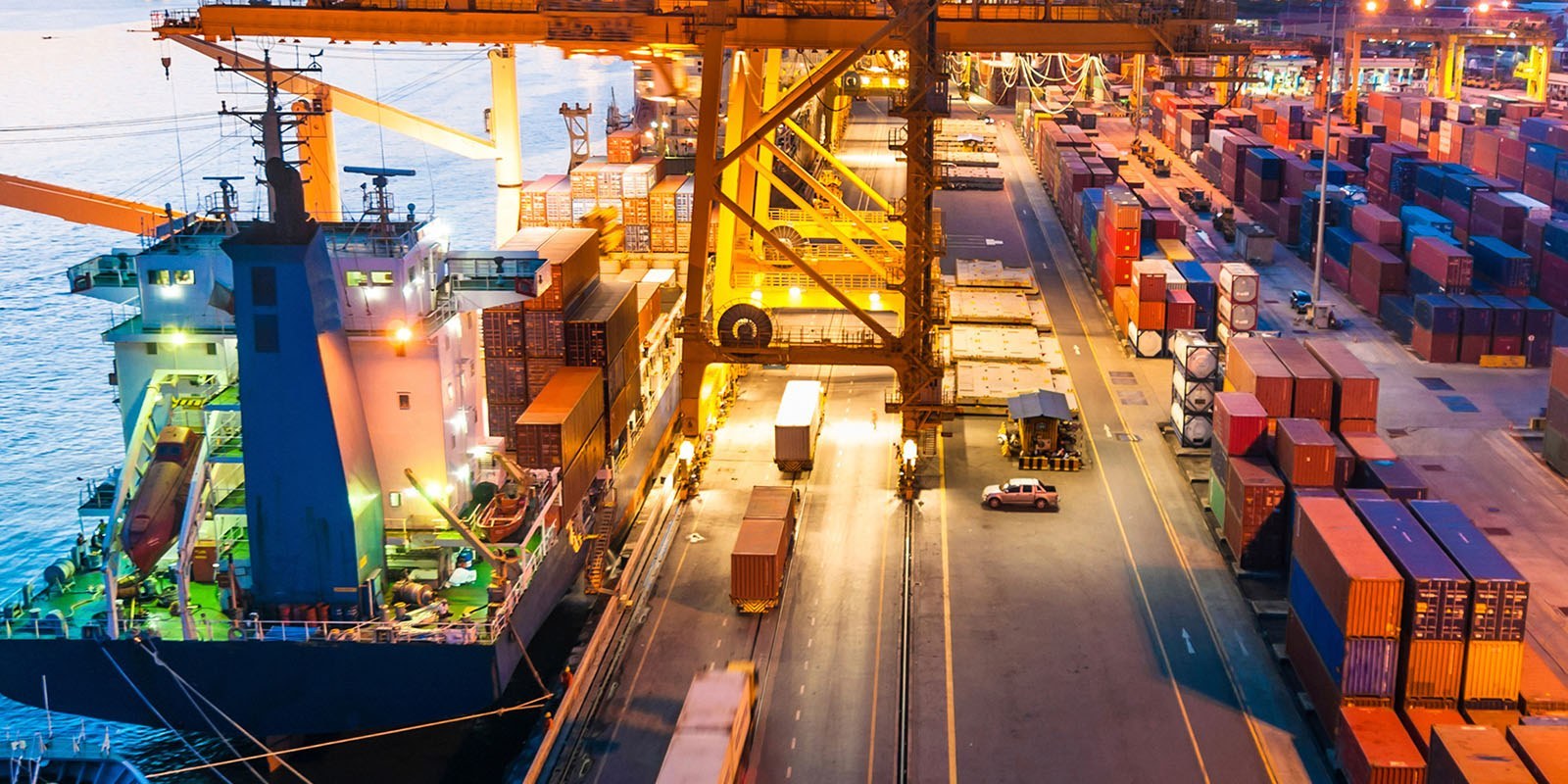 Unloading containers from a ship