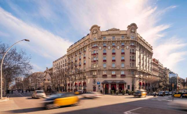 photo outside of the barcelona palace hotel