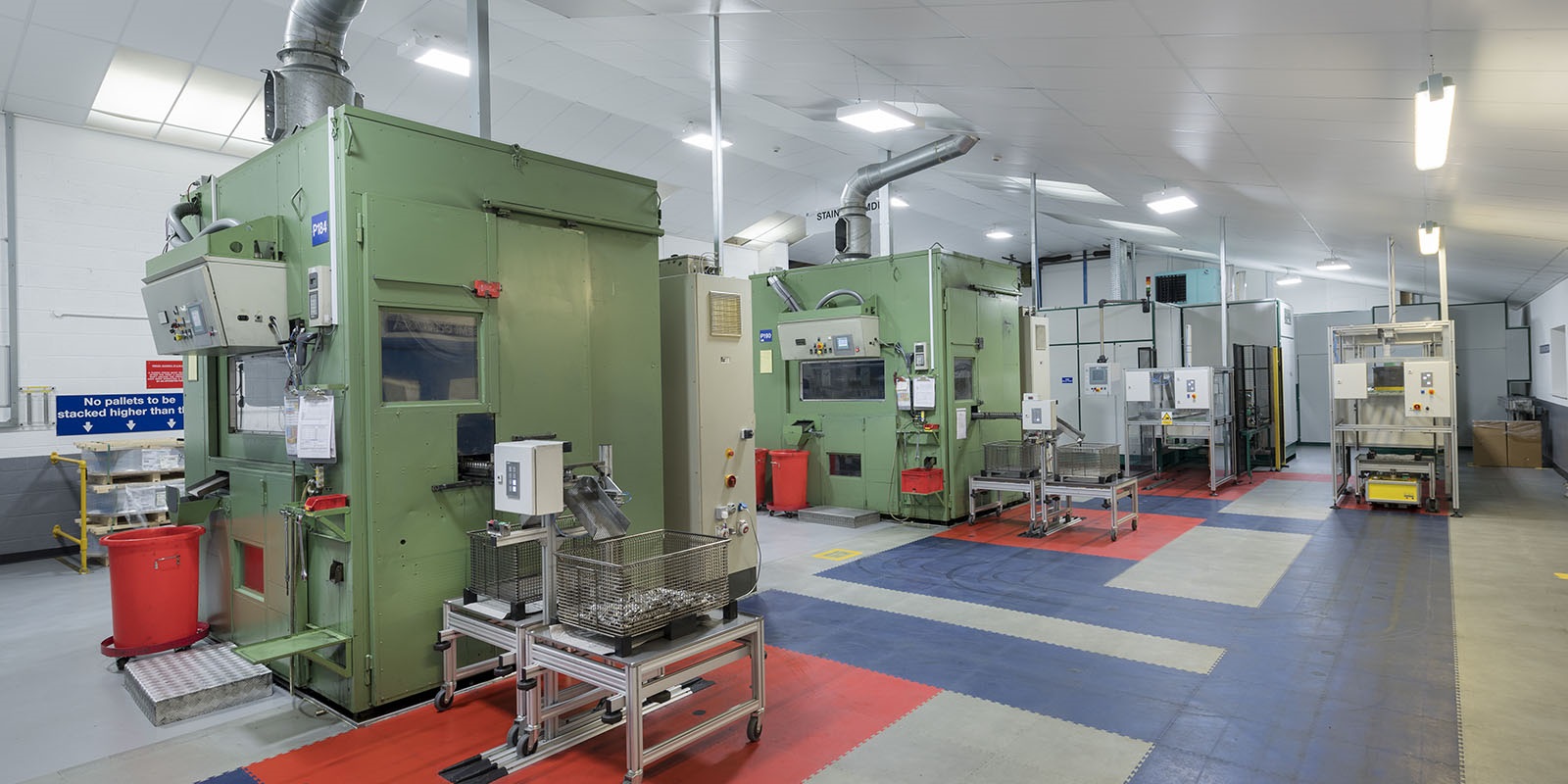 Industrial workshop with large metal manufacturing machines