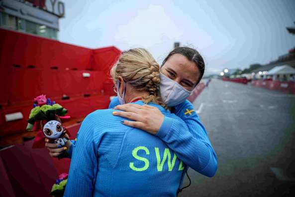 eammates Louise Jannering and Anna Svärdström after the race