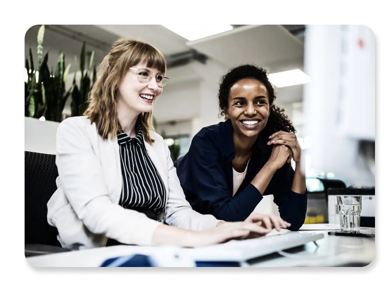 1180183374_Female-colleagues
