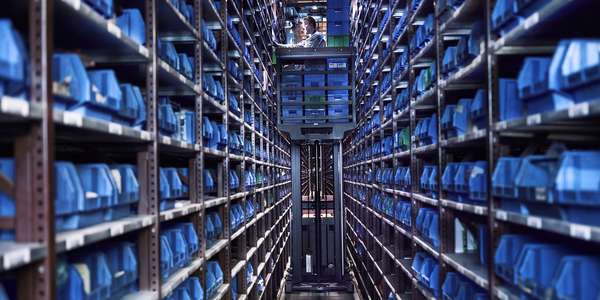distribution supplychain warehouse tech   lift shelves  