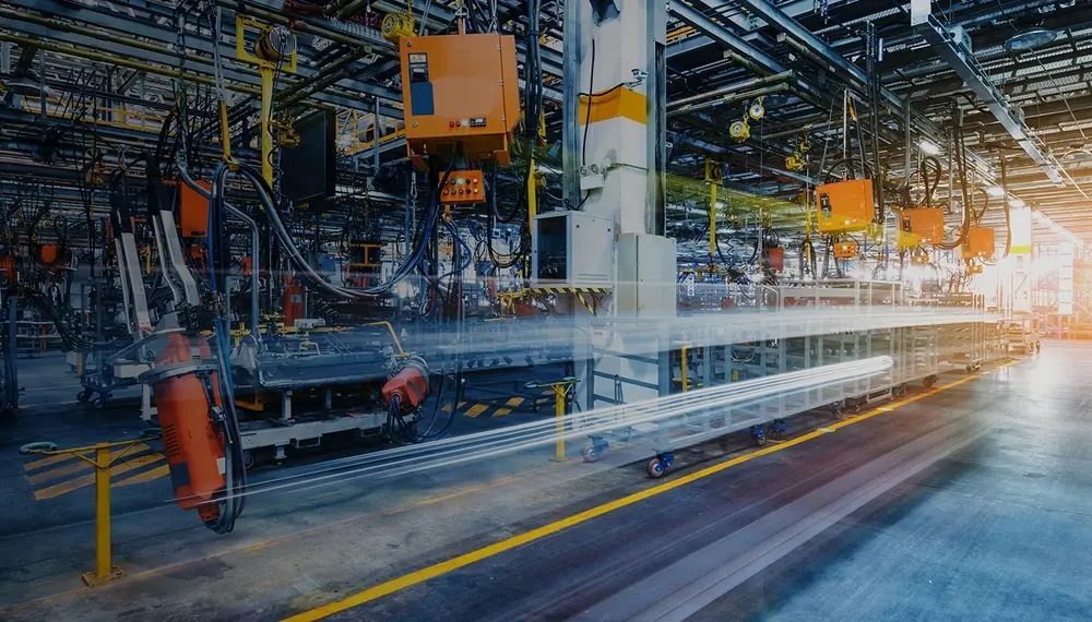 Fast-moving assembly in a factory 
