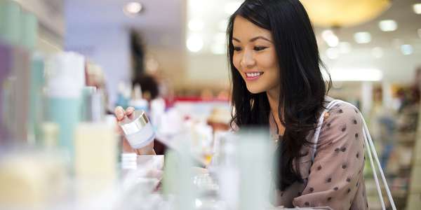 Blog 2 FR 175529423 woman cosmetics sales   retail store 