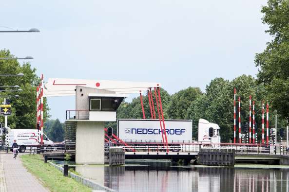 Nedschroef truck on a bridge