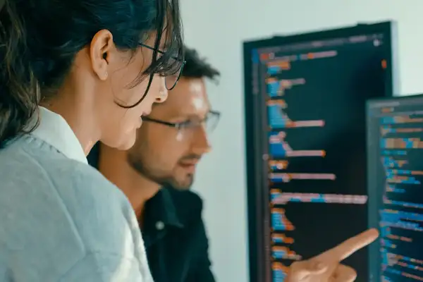 Colleagues planning an ERP cloud migration 