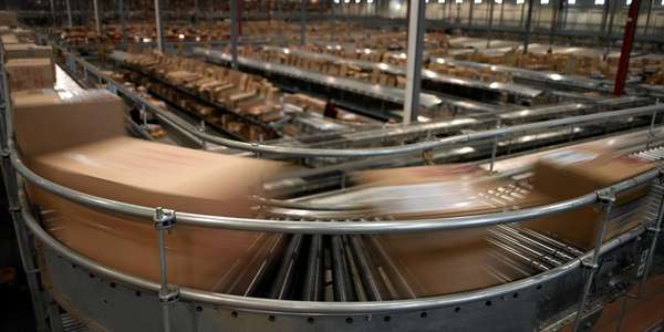WMS large warehouse conveyer belt motion