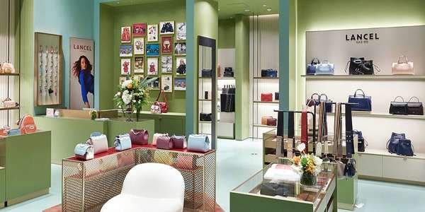 Prada flagship store, Moscow » Retail Design Blog  Retail design, Retail  store design, Italian interior design