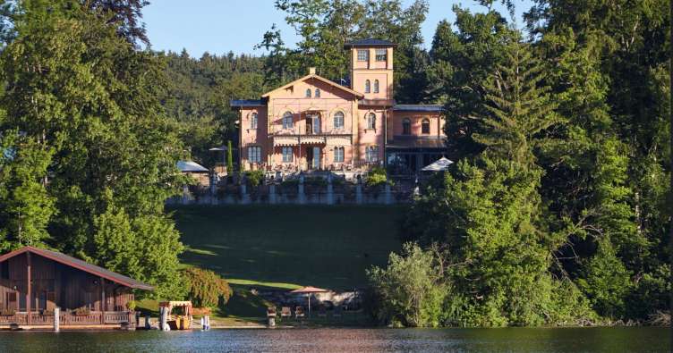 photo of the exterior of la villa am Starnberger