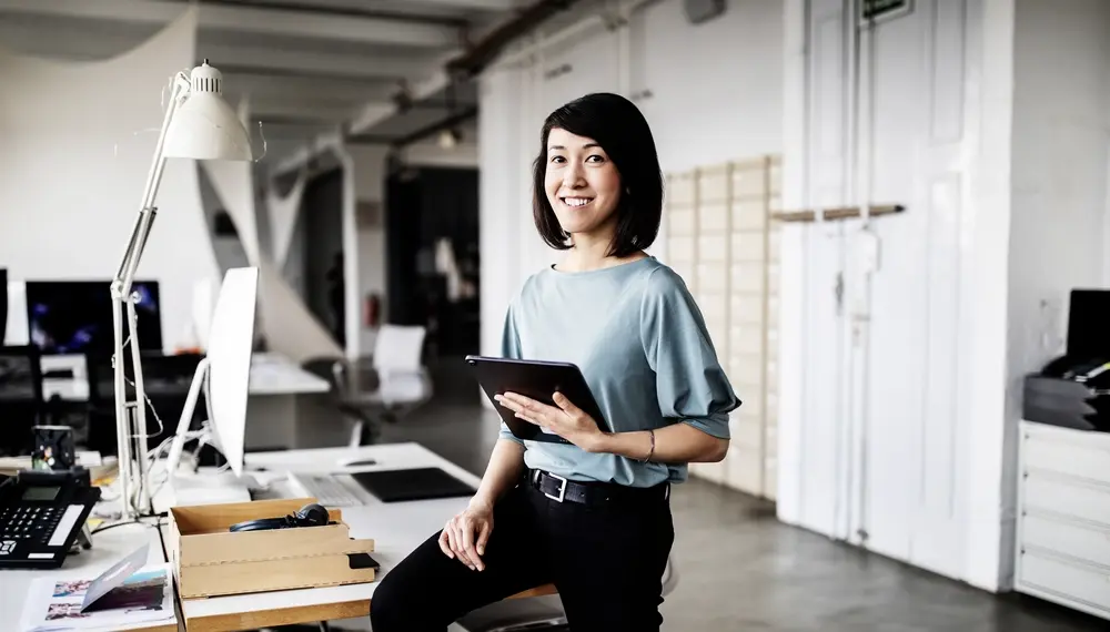 Fashion manager using control tower technology on a tablet 