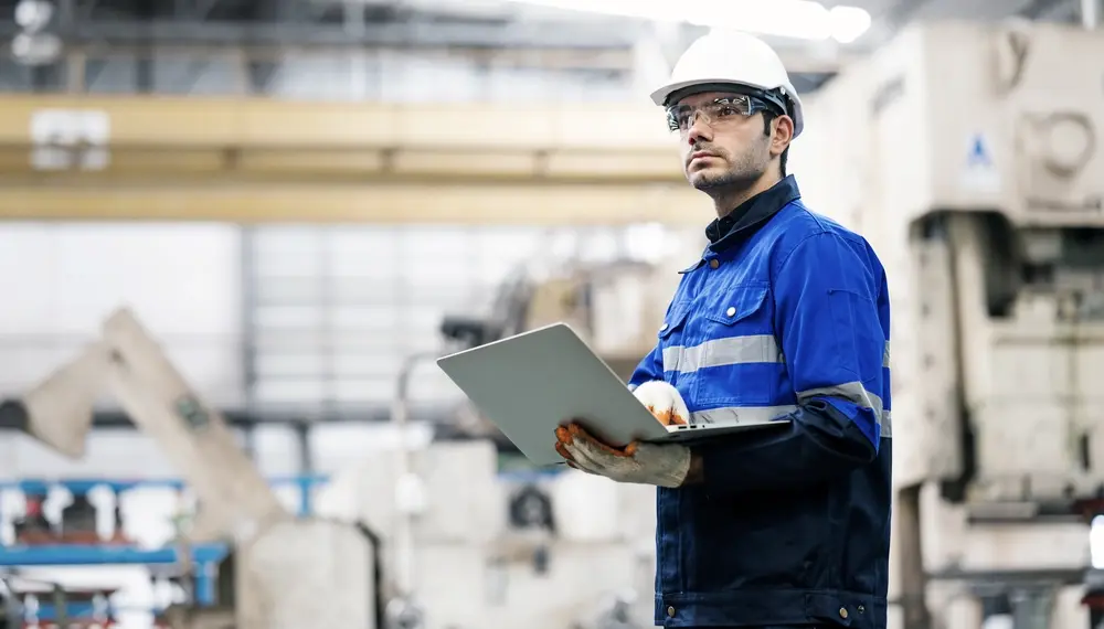 SMB manufacturer using AI on a laptop 