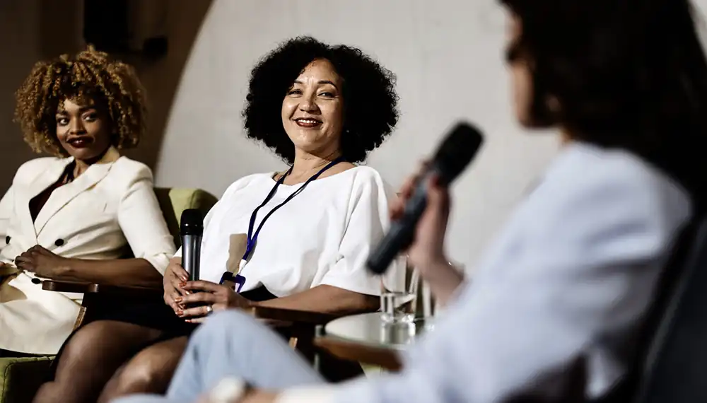 HR leaders in a panel discussion 