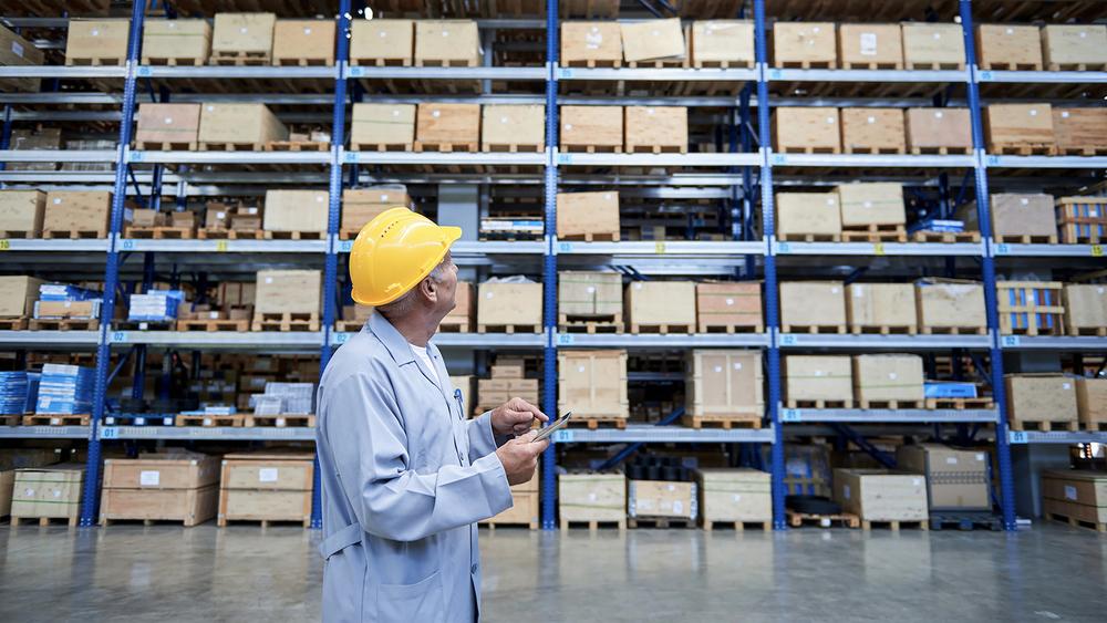 Warehouse working using a tablet