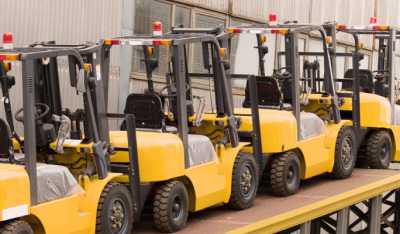 Forklifts in a warehouse 