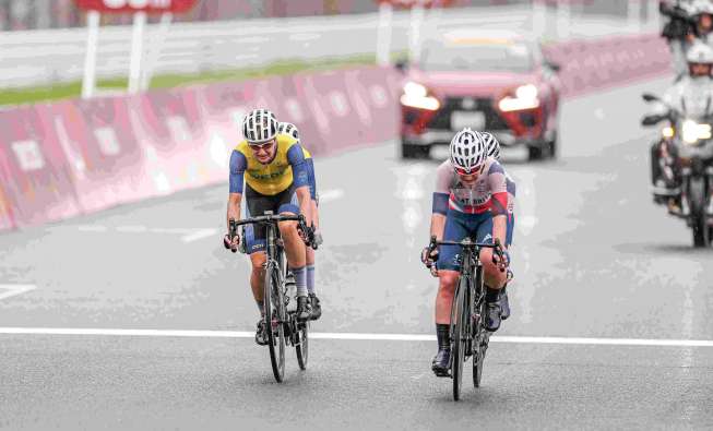 Anna and Louise neck and neck with the Great Britain team during the road race