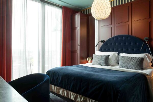Elite Hotel Stockholm room bed drapes
