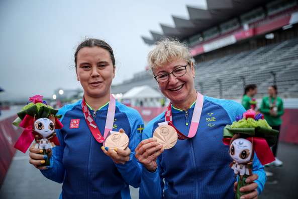 Swedish paracyclists Louise Jannering and Anna Svärdström