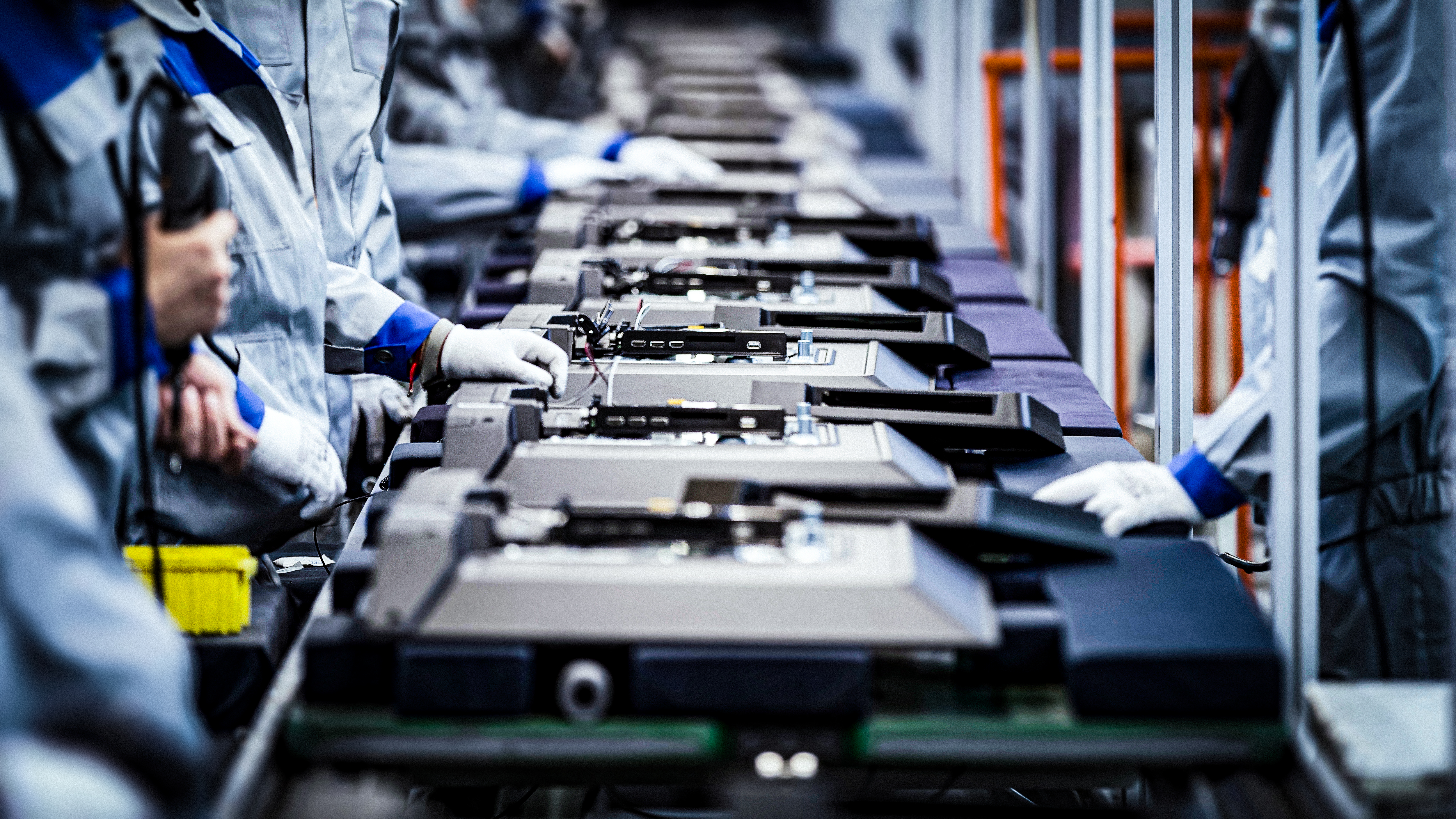 line-assembly-of-tvs-selective-focus-in-the-center_TV_AdobeStock_257623014_Edited.jpg